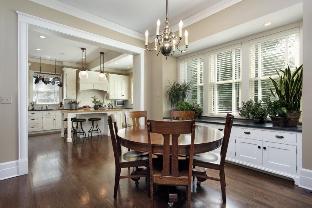 Vintage chandelier in breakfast room