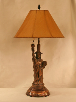 Vintage Statue of Liberty w/ Lighted Torch